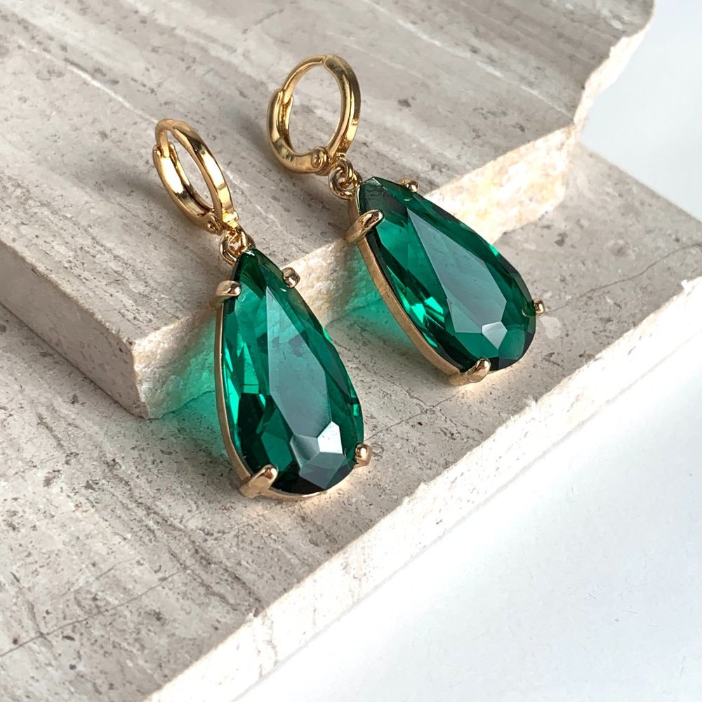 Emerald Glass single drop prong set stone Earrings ~NWT